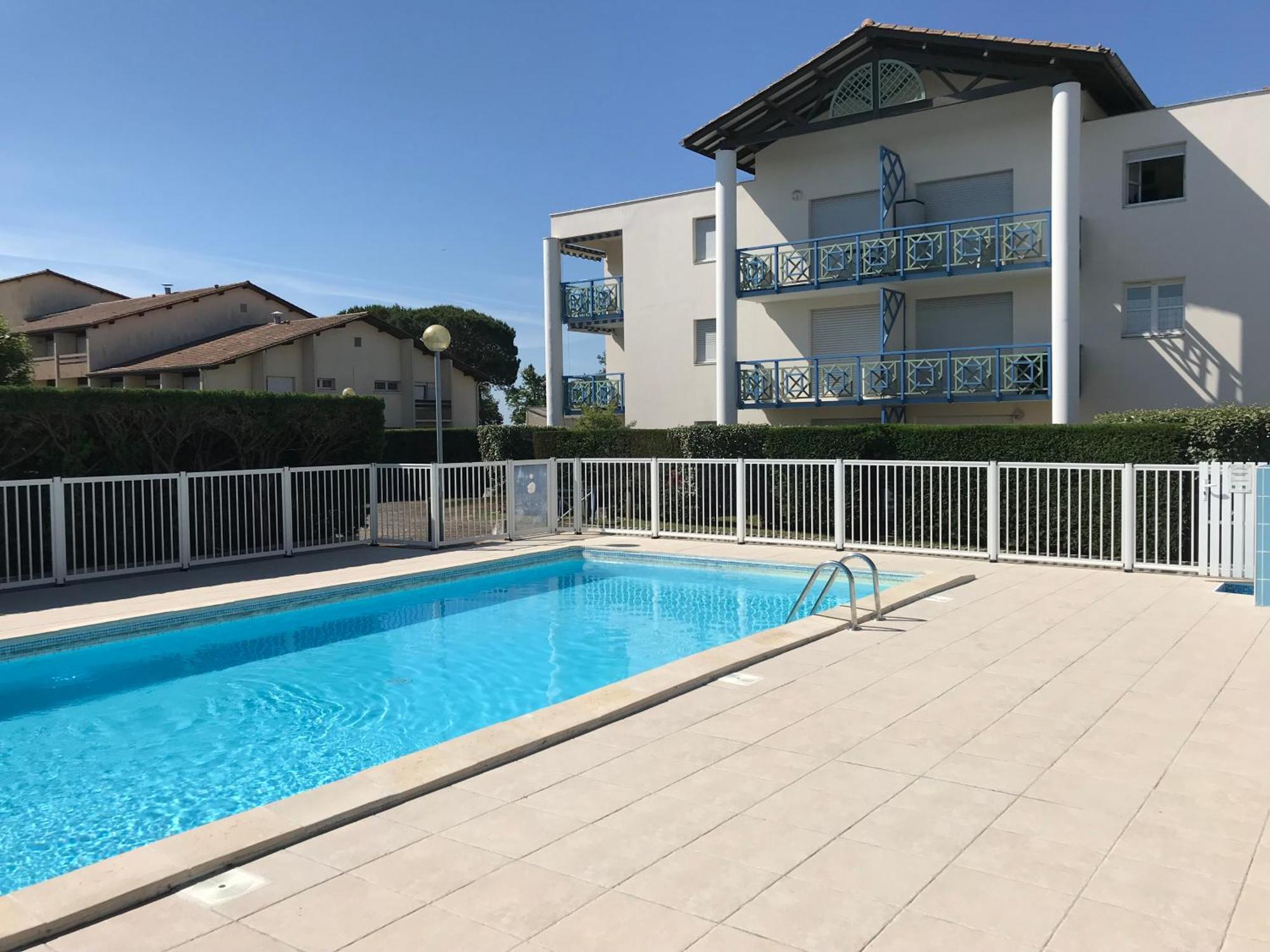 Les Goelands Piscine Et Jardin Apartment *